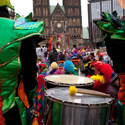 27. Bremer Samba- und Maskenkarneval – Motto: Metamorphose (11.02.2012) – Foto 12