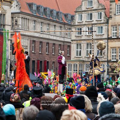 27. Bremer Samba- und Maskenkarneval – Motto: Metamorphose (11.02.2012) – Foto 16