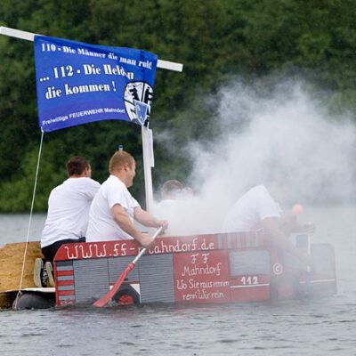 1. Bremer Badewannenregatta am Mahndorfer See – Foto 10