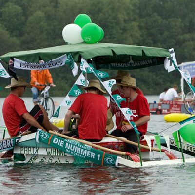 1. Bremer Badewannenregatta am Mahndorfer See – Foto 13