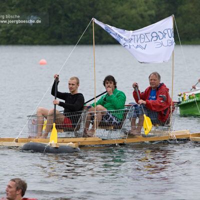 1. Bremer Badewannenregatta am Mahndorfer See – Foto 16