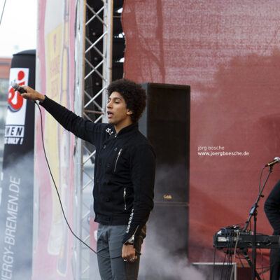 Andreas Bourani (Open-Air-Konzert) bei der Haake-Beck BadeinselRegatta 2011 in Bremen – Foto 10