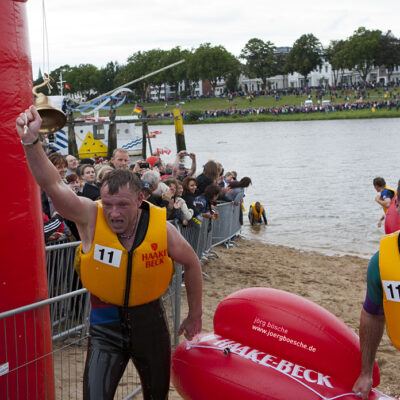 12. Haake-Beck Badeinselregatta 2011 – Ziel und Siegerehrung – Foto 3