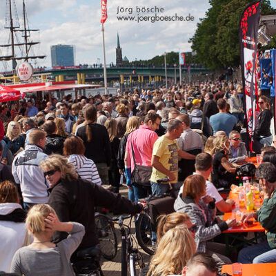 13. Haake Beck BadeinselRegatta 2012 –  Pack die Badeinsel ein! (Badeinsellauf, Rennen, Zieleinlauf und Siegerehrung) – Foto 10