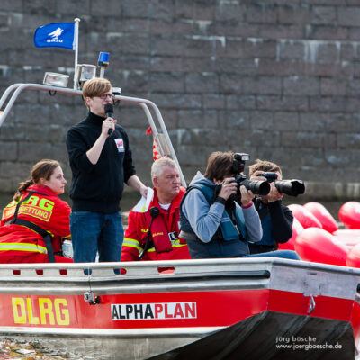 13. Haake Beck BadeinselRegatta 2012 –  Pack die Badeinsel ein! (Badeinsellauf, Rennen, Zieleinlauf und Siegerehrung) – Foto 19