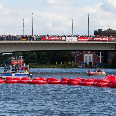 13. Haake Beck BadeinselRegatta 2012 –  Pack die Badeinsel ein! (Badeinsellauf, Rennen, Zieleinlauf und Siegerehrung) – Foto 21