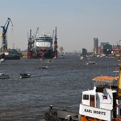 822. Hafengeburtstag Hamburg mit Schlepper-Parade – Foto 1