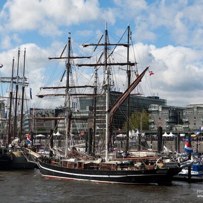 823. Hafengeburtstag Hamburg (Landungsbrücken, Schlepperballett) – 12.05.2012 – Foto 6