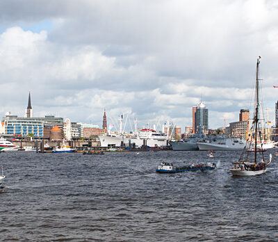 823. Hafengeburtstag Hamburg (Landungsbrücken, Schlepperballett) – 12.05.2012 – Foto 16