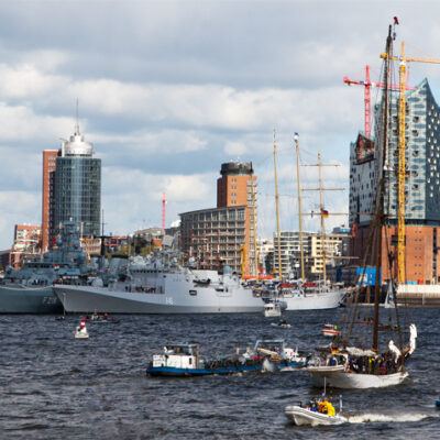 823. Hafengeburtstag Hamburg (Landungsbrücken, Schlepperballett) – 12.05.2012 – Foto 17