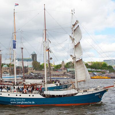 823. Hafengeburtstag Hamburg (Landungsbrücken, Schlepperballett) – 12.05.2012 – Foto 18