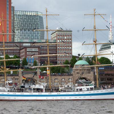823. Hafengeburtstag Hamburg (Landungsbrücken, Schlepperballett) – 12.05.2012 – Foto 19