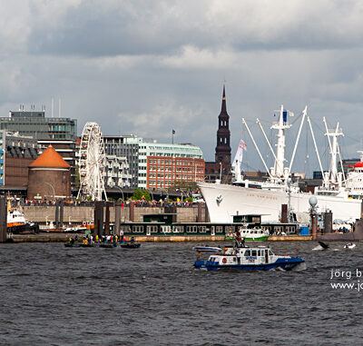 823. Hafengeburtstag Hamburg (Landungsbrücken, Schlepperballett) – 12.05.2012 – Foto 20