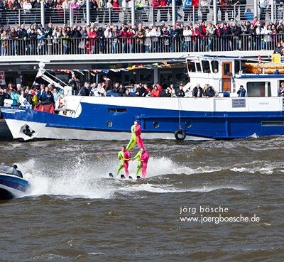 823. Hafengeburtstag Hamburg (Landungsbrücken, Schlepperballett) – 12.05.2012 – Foto 21