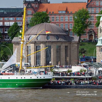 823. Hafengeburtstag Hamburg (Landungsbrücken, Schlepperballett) – 12.05.2012 – Foto 23