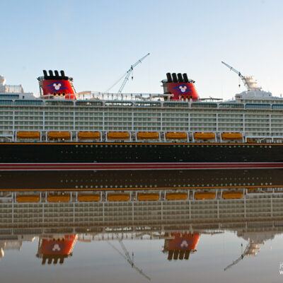Disney Fantasy Kreuzfahrtschiff (Reederei – Disney Cruise Line) in Papenburg (15.01.2012) – Foto 1