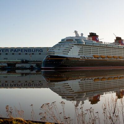 Disney Fantasy Kreuzfahrtschiff (Reederei – Disney Cruise Line) in Papenburg (15.01.2012) – Foto 2
