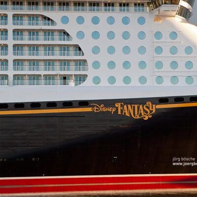 Disney Fantasy Kreuzfahrtschiff (Reederei – Disney Cruise Line) in Papenburg (15.01.2012) – Foto 6