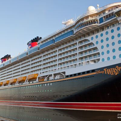 Disney Fantasy Kreuzfahrtschiff (Reederei – Disney Cruise Line) in Papenburg (15.01.2012) – Foto 7