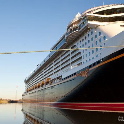 Disney Fantasy Kreuzfahrtschiff (Reederei – Disney Cruise Line) in Papenburg (15.01.2012) – Foto 9