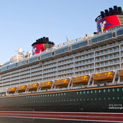 Disney Fantasy Kreuzfahrtschiff (Reederei – Disney Cruise Line) in Papenburg (15.01.2012) – Foto 17