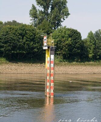 Weserarche – 100 Tonnen Holz Floß über Bremen Weser – Foto 2