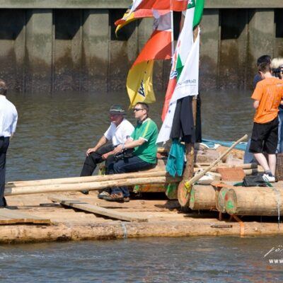 Weserarche – 100 Tonnen Holz Floß über Bremen Weser – Foto 8