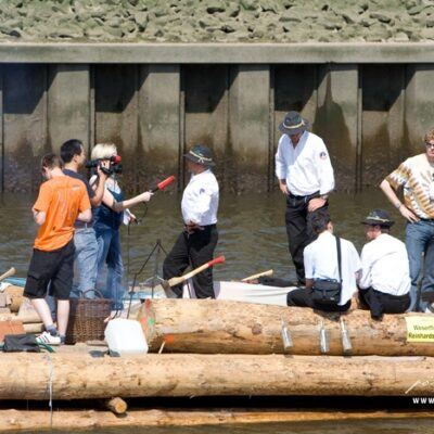Weserarche – 100 Tonnen Holz Floß über Bremen Weser – Foto 9