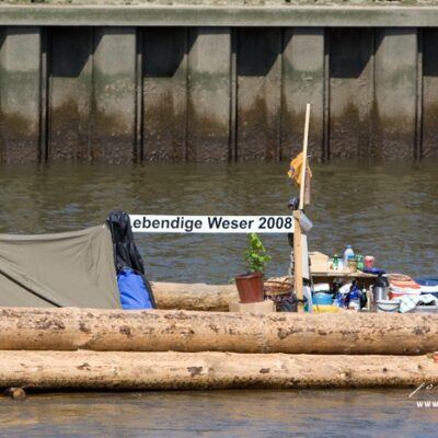 Weserarche – 100 Tonnen Holz Floß über Bremen Weser – Foto 11