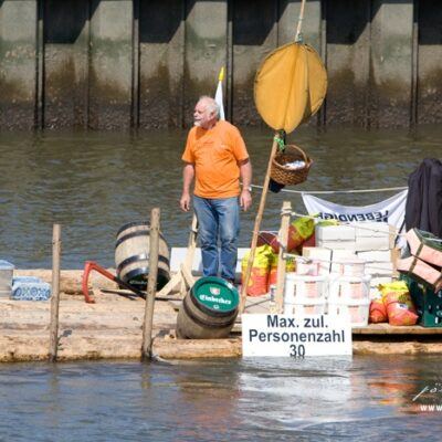 Weserarche – 100 Tonnen Holz Floß über Bremen Weser – Foto 12