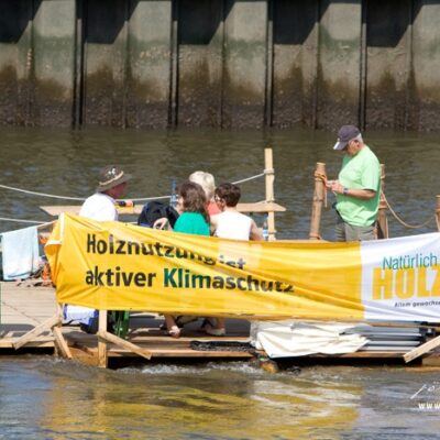 Weserarche – 100 Tonnen Holz Floß über Bremen Weser – Foto 15
