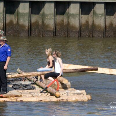 Weserarche – 100 Tonnen Holz Floß über Bremen Weser – Foto 17