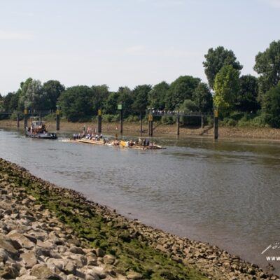 Weserarche – 100 Tonnen Holz Floß über Bremen Weser – Foto 21