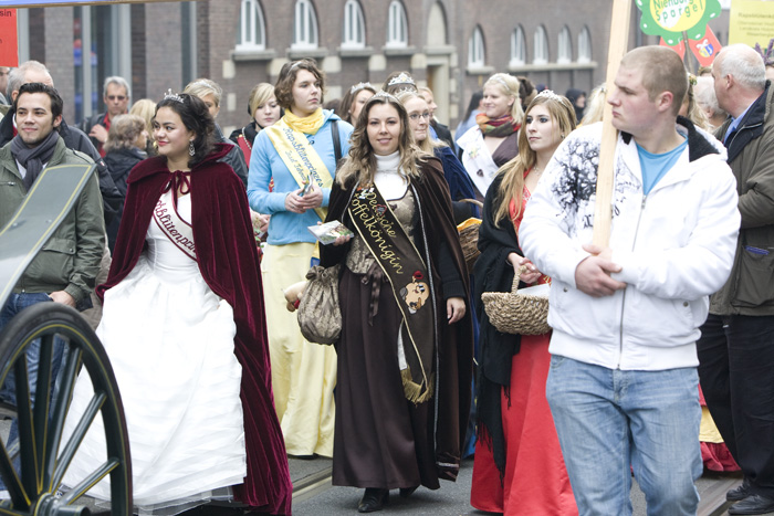 Freimarktsumzug 2012 – Zur Halbzeit wird es bunt und fröhlich – Bild 1